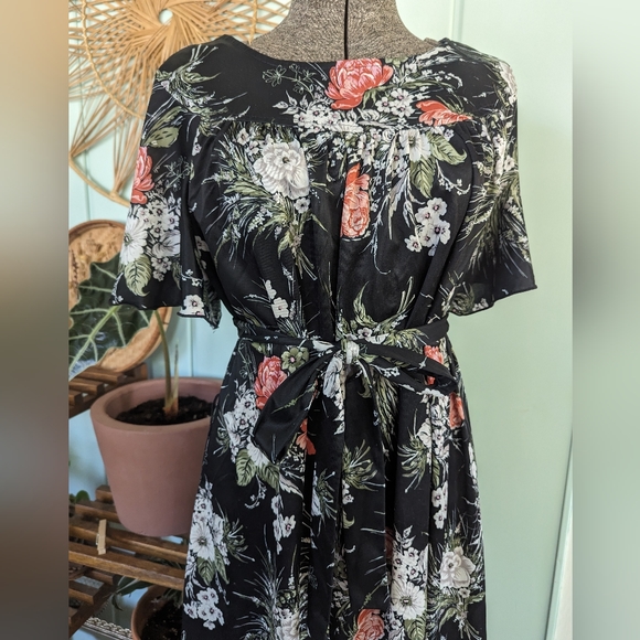 80s Vintage Floral Dress - Picture 5 of 9